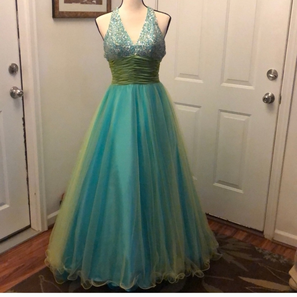BEYOND BY JOVANI HALTER PAGEANT DRESS SIZE 4